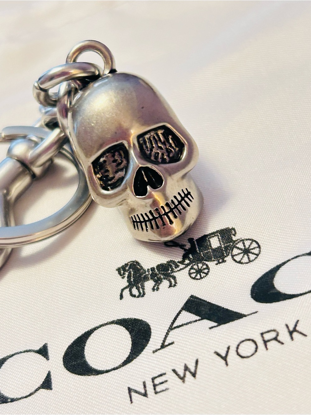NWOT EXTREMELY RARE Coach Skull Bag Charm/ Keychain - Picture 12 of 16